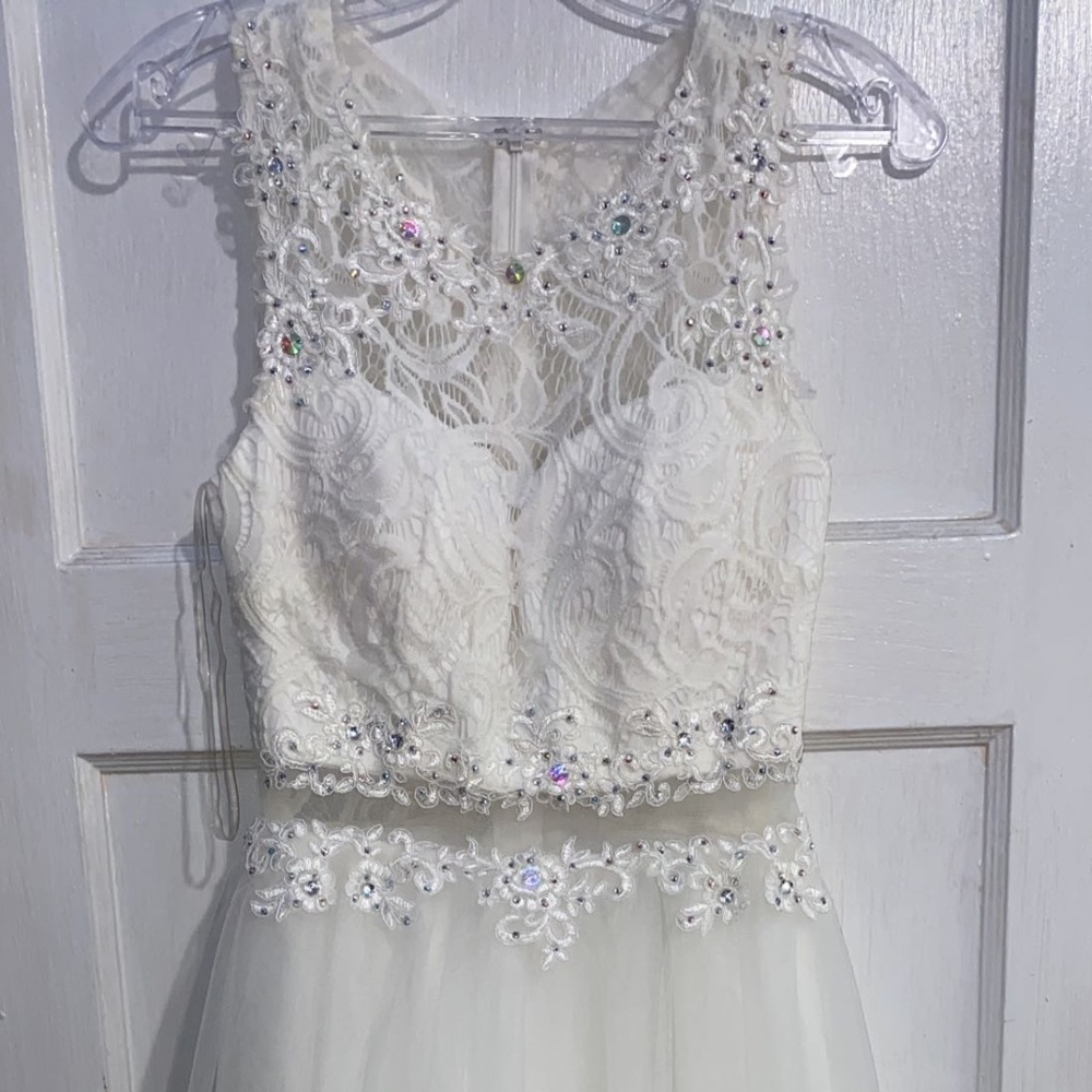 Nicoles - Picture 2 of 3